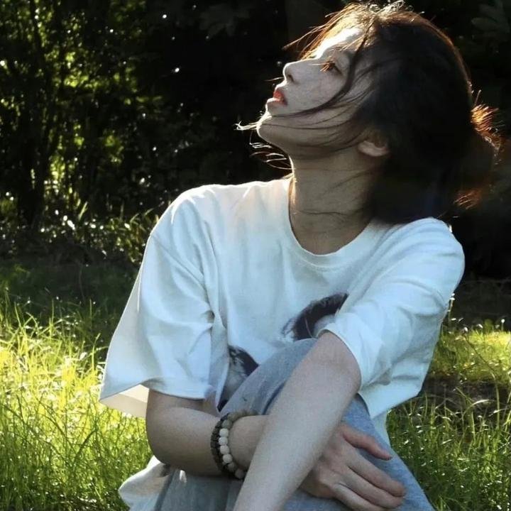 夜色中的她